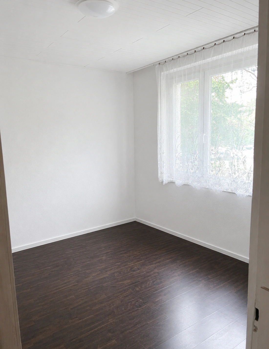 Wohnzimmer nach professioneller Immobilienvorbereitung in Pforzheim